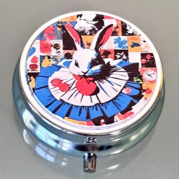 Stylish Alice in Wonderland White Rabbit 3 Compartment Purse Travel Pill Box New - Picture 1 of 2
